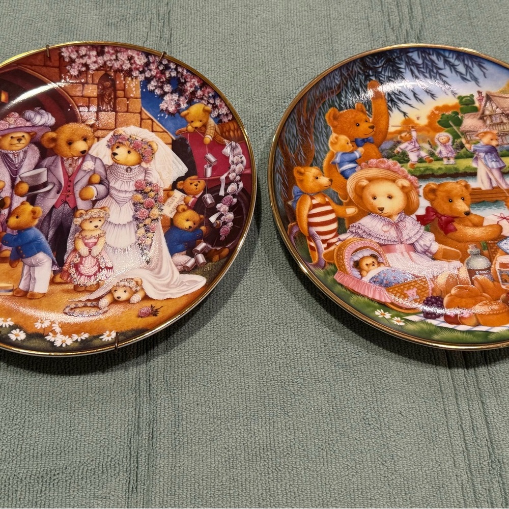 Carol Lawson Limited Edition Teddy Decorative Bear Themed Plates